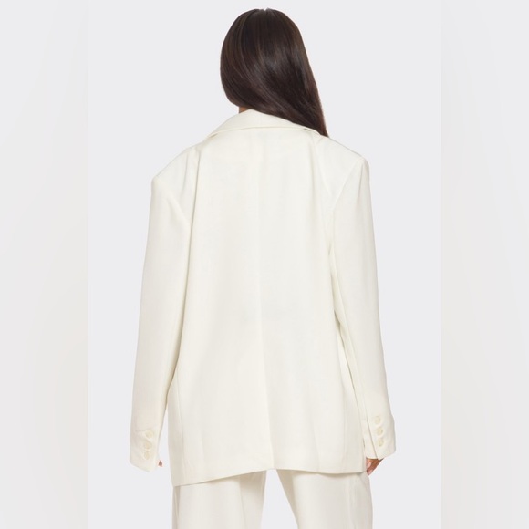 Oversized Blazer with Light Shoulder Pads in Off White - Picture 6 of 6